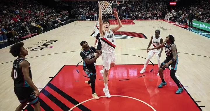 杨瀚森爆发撕碎开拓者体面？3分钟仅得2分引争议