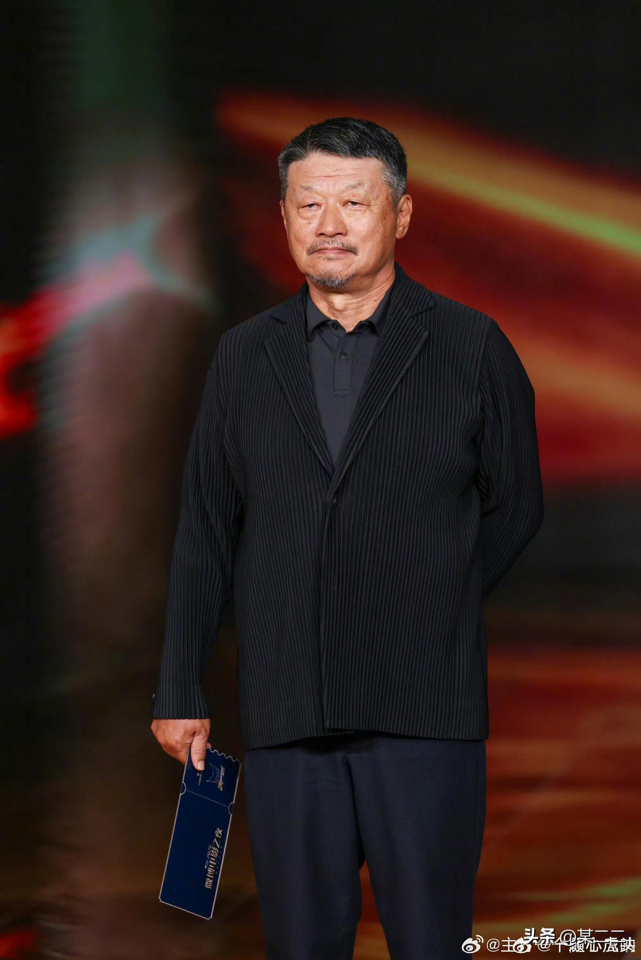 《得闲谨制》导演孔笙出席微博电影之夜，红毯采访现场谈起电影《得闲谨制》的幕后故事
