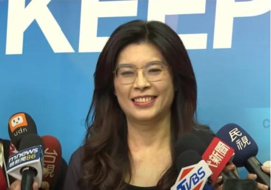 卢秀燕傻眼了，郑丽文太强悍了！在面对记者询问，台中议员质疑郑丽文没有承诺征召