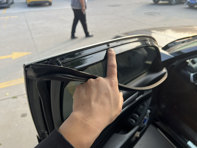 雅阁生锈希望厂家引起重视十代雅阁，原漆车辆，车门生锈，希望厂家重视一下，给个合