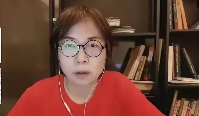 台湾媒体人黄智贤终于原形毕露，露出狐狸尾巴了。最近，她说，“我人生的目标不是'反