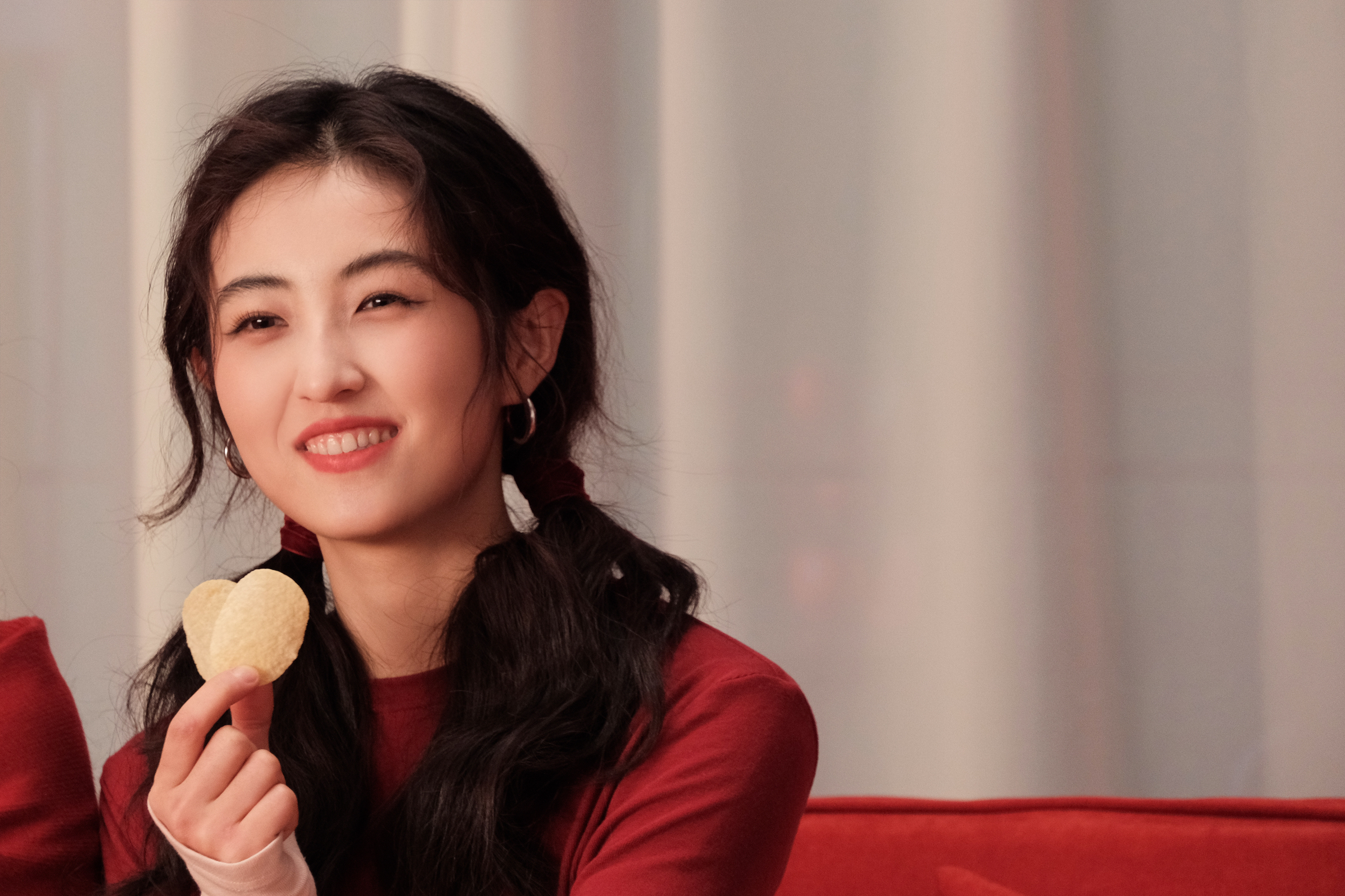 张子枫羊毛卷双马尾张子枫羊毛卷双马尾造型张子枫羊毛卷双马尾造型，少女感拉满，被甜