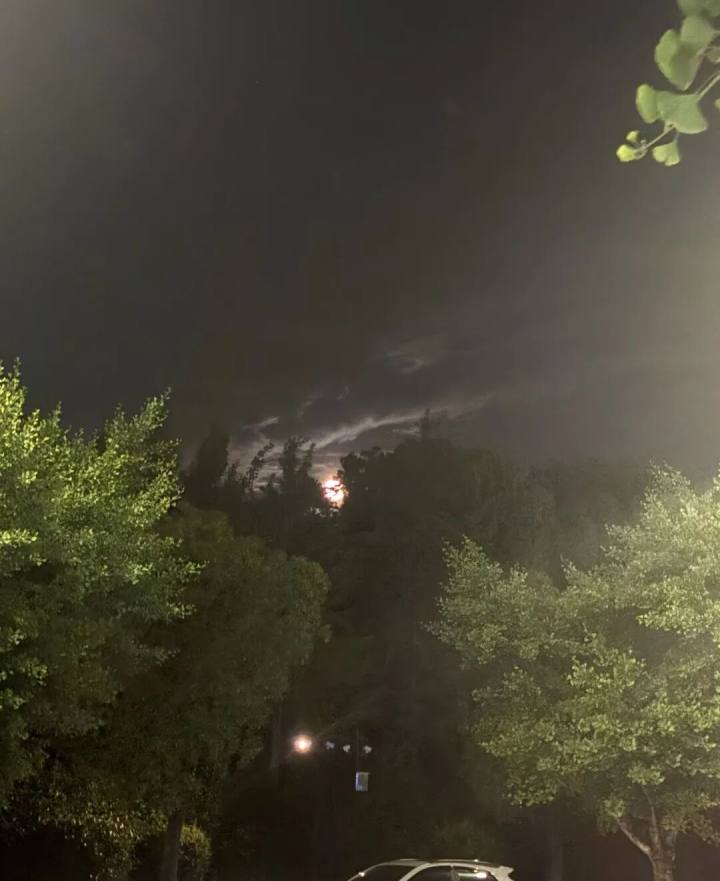 离高考还有十天, 同事天天来过度关心;高三家长已在约饭, 不用奔波的周末终于来了! 高考生家庭进入最后调试阶段