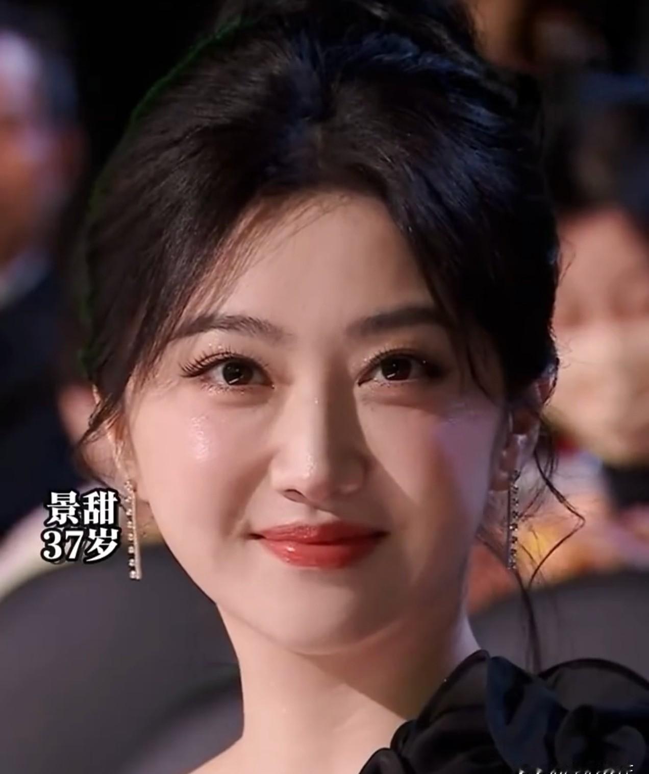 我把内娱40岁以下女星的怼脸生图，放大到像素级，才算咂摸出味儿来。她们的“美”