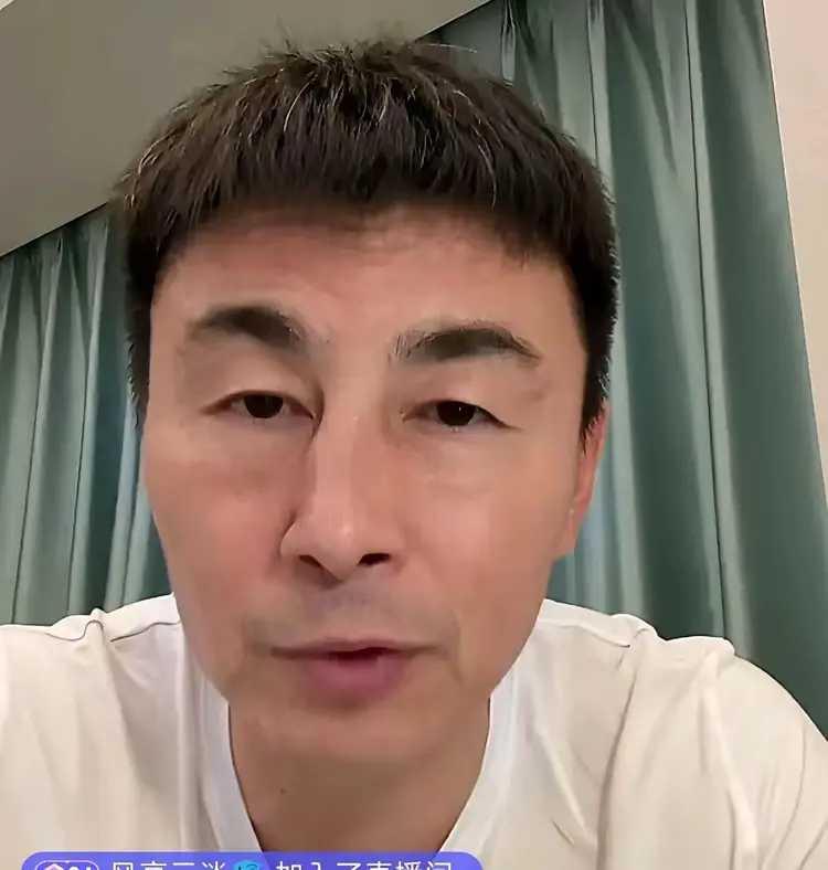 曾经在韩国水原三星队效力的李玮锋，一针见血的揭露了海参队最大的弊端。他说，韩国