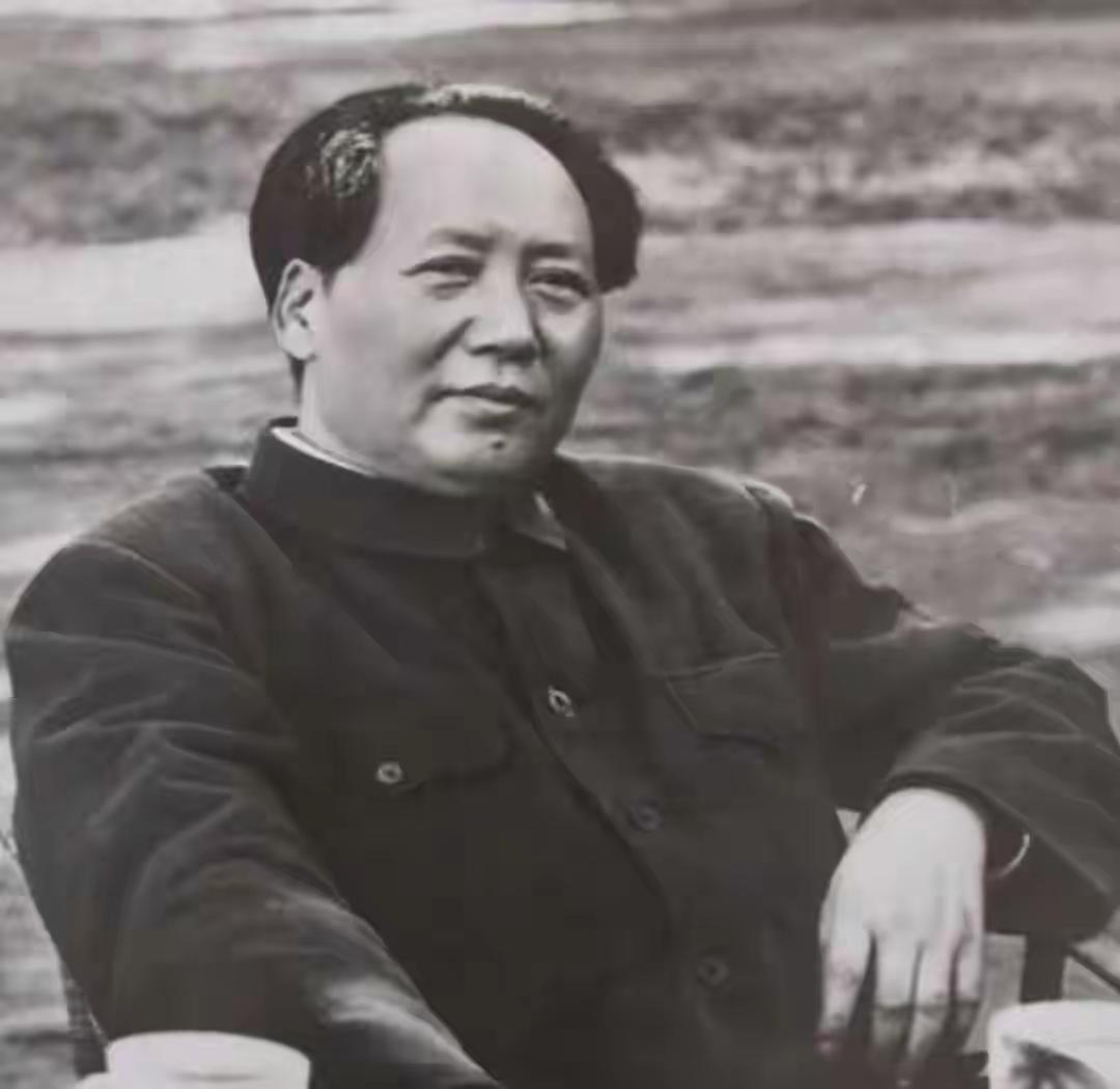 十万大军突袭西柏坡，毛主席为何说不怕？内幕让人拍案叫绝！这话听着像说书人的开