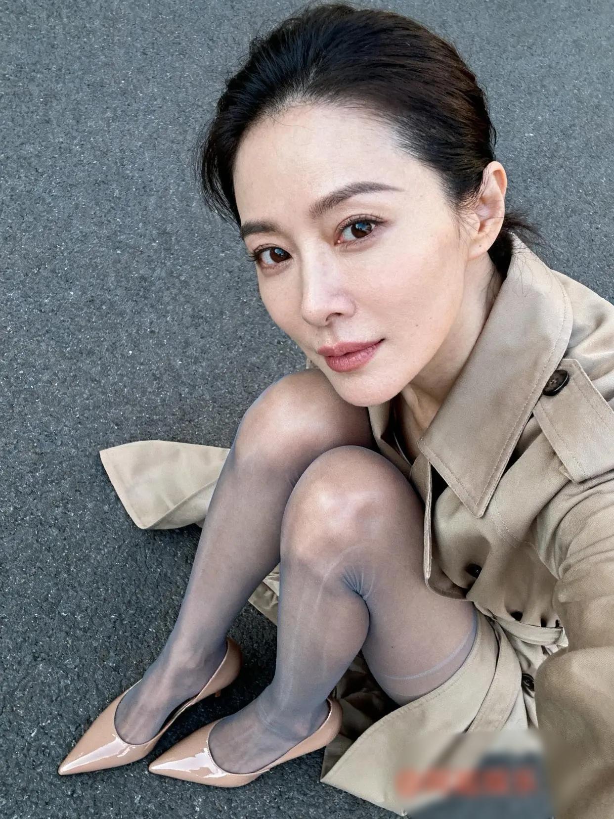 一个女人如何趋于成熟和优雅?走累了，坐下来歇会儿。