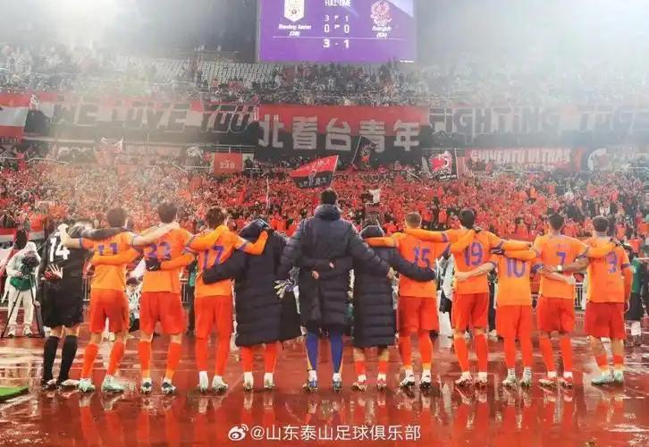 泰山队这场3-0赢得漂亮！最牛的反而是韩鹏最后那波换人。看着是有点“软”，三球