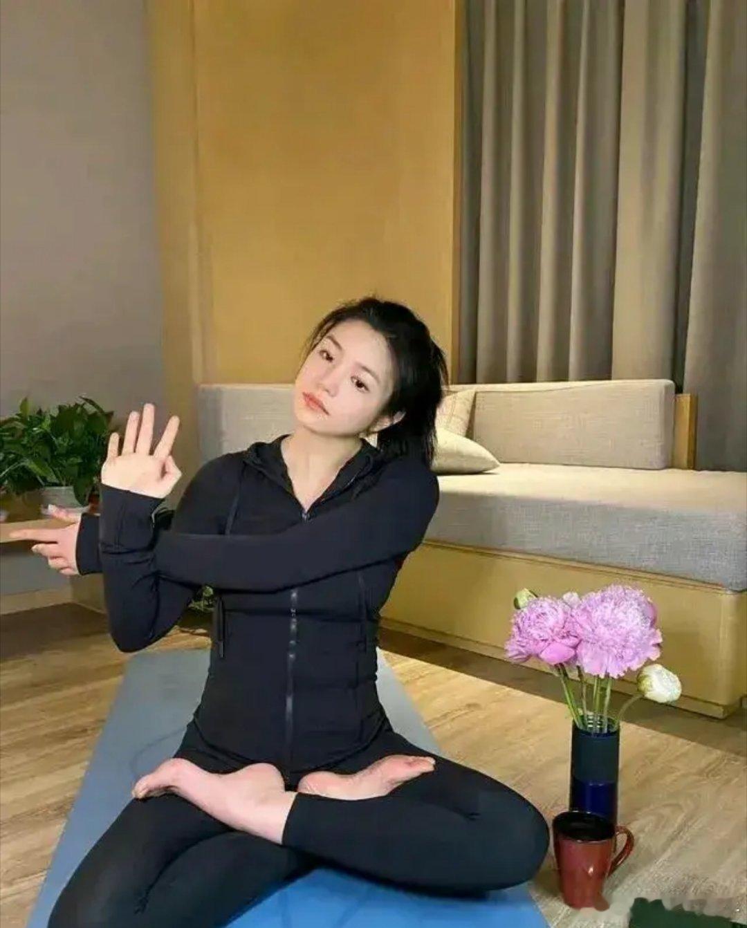 陈妍希离婚后状态回春，从上美到下，就连脚丫子都很好看​​​