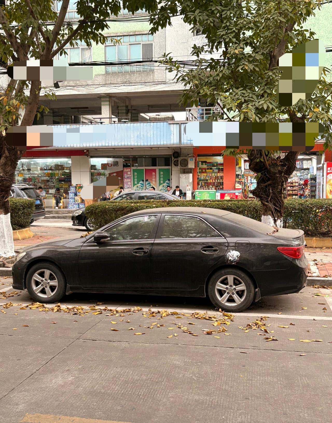 春节快到啦，停在路边的那些车又要开动了，以前有朋友说，有的人买车一年就是开