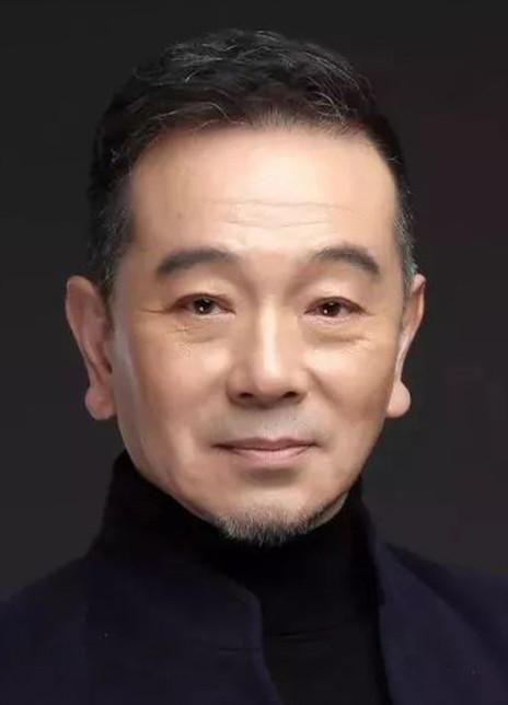 知名演员张晨光为了娶她, 连续送4年玫瑰, 所有房产都在老婆名下