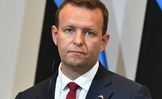 就问中国怕不怕？近日，国际舞台上出现一幕令人瞠目结舌的场景：一个人口还不及中