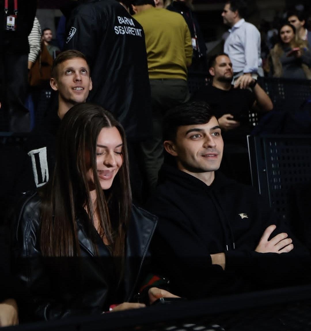 佩德里和女友。足球巴萨