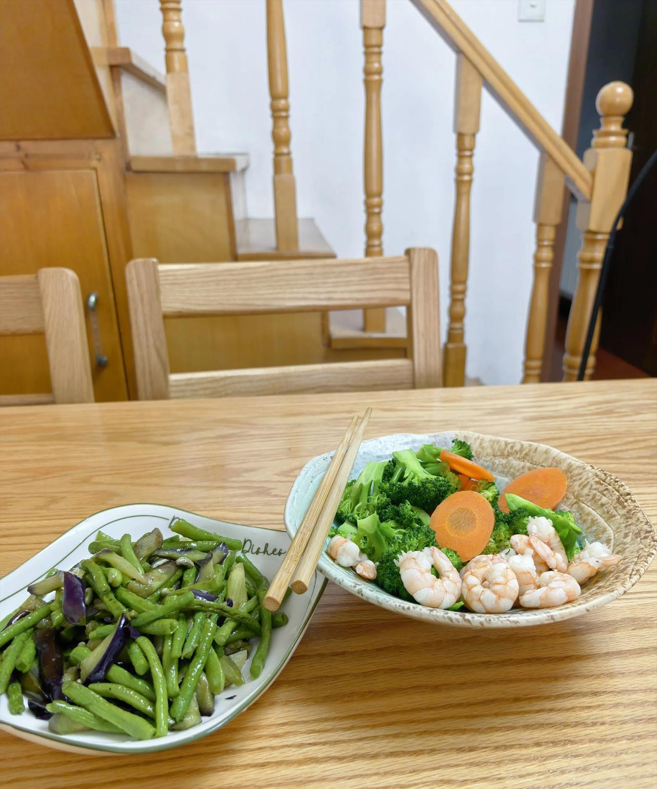 #头号创作者激励计划#改变饮食习惯，拒绝大油大荤，吃点水煮菜，让肠胃减轻负担。
