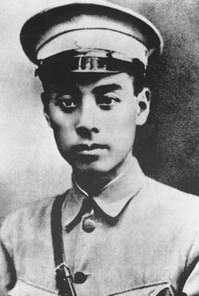 黄埔军校论威望，孙中山毫无疑问第一位，周恩来、蒋介石能排在什么位置？ 黄埔军