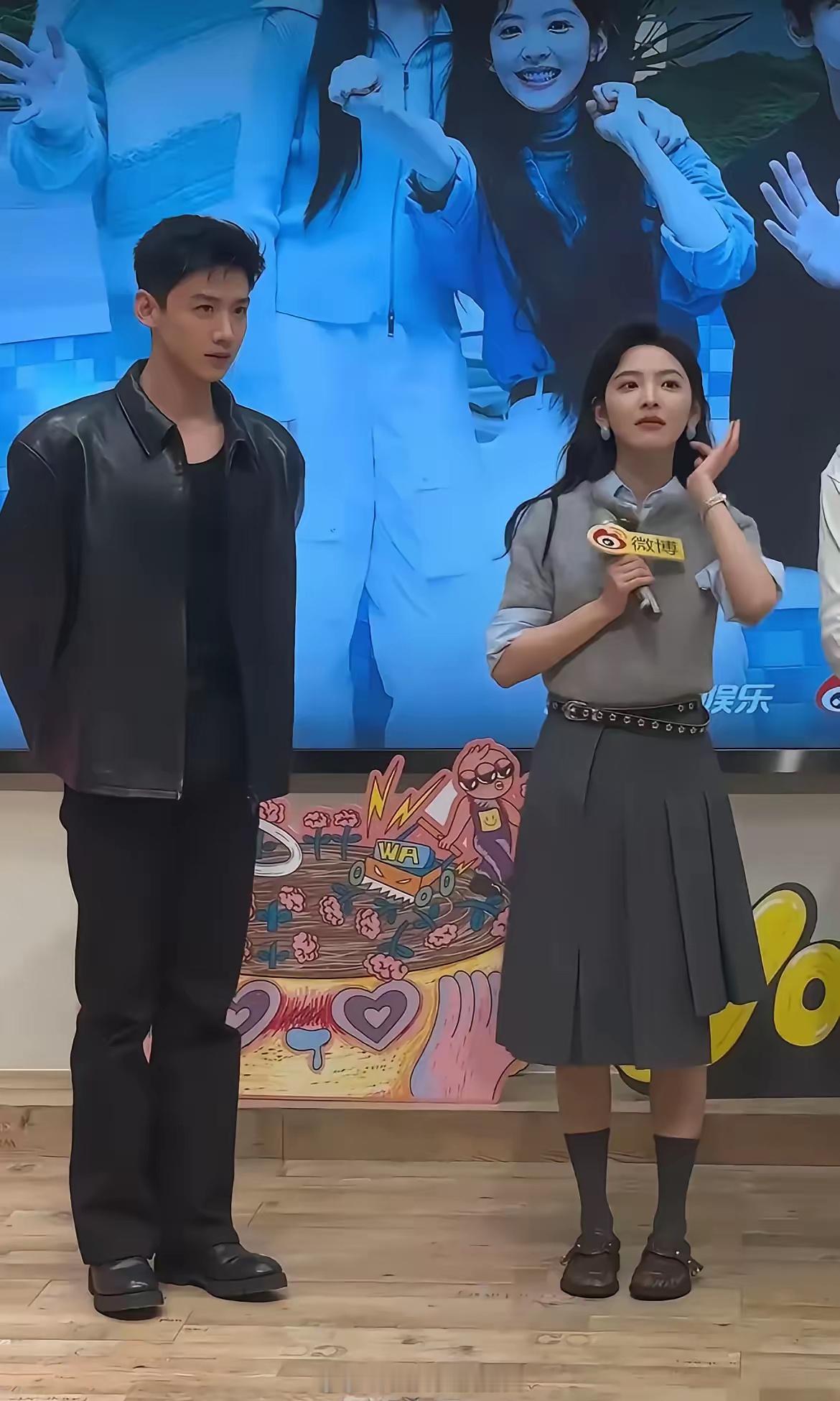 果然离开了电视剧滤镜，瞬间觉得白敬亭也不帅了，章若楠也不美了。