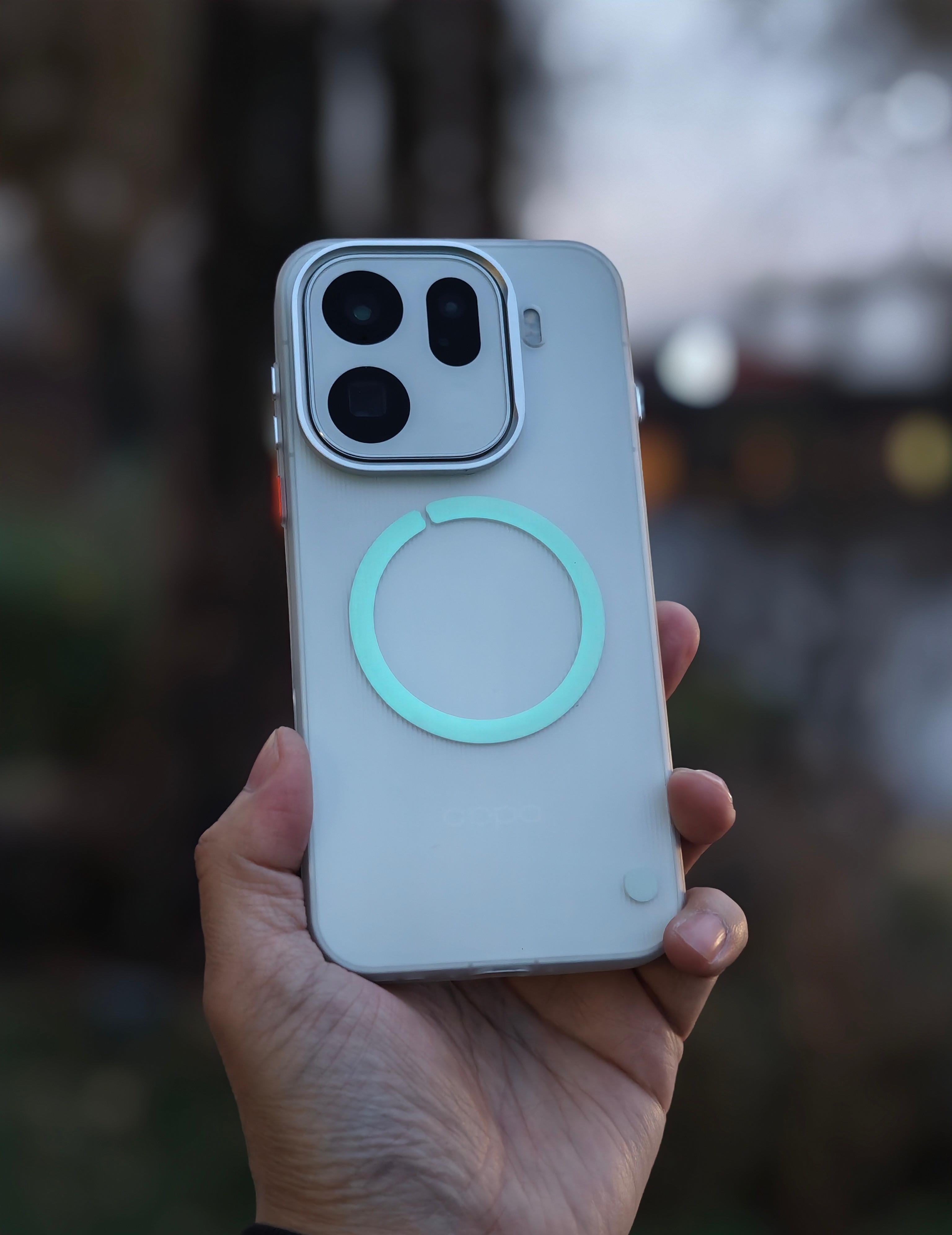 有点意思，磁吸圈是竟然是夜光的，好玩～