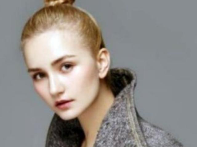 2015年，18岁意大利超模伯妮，不顾家人反对，毅然嫁给中国小伙王依帆，谁知，婚