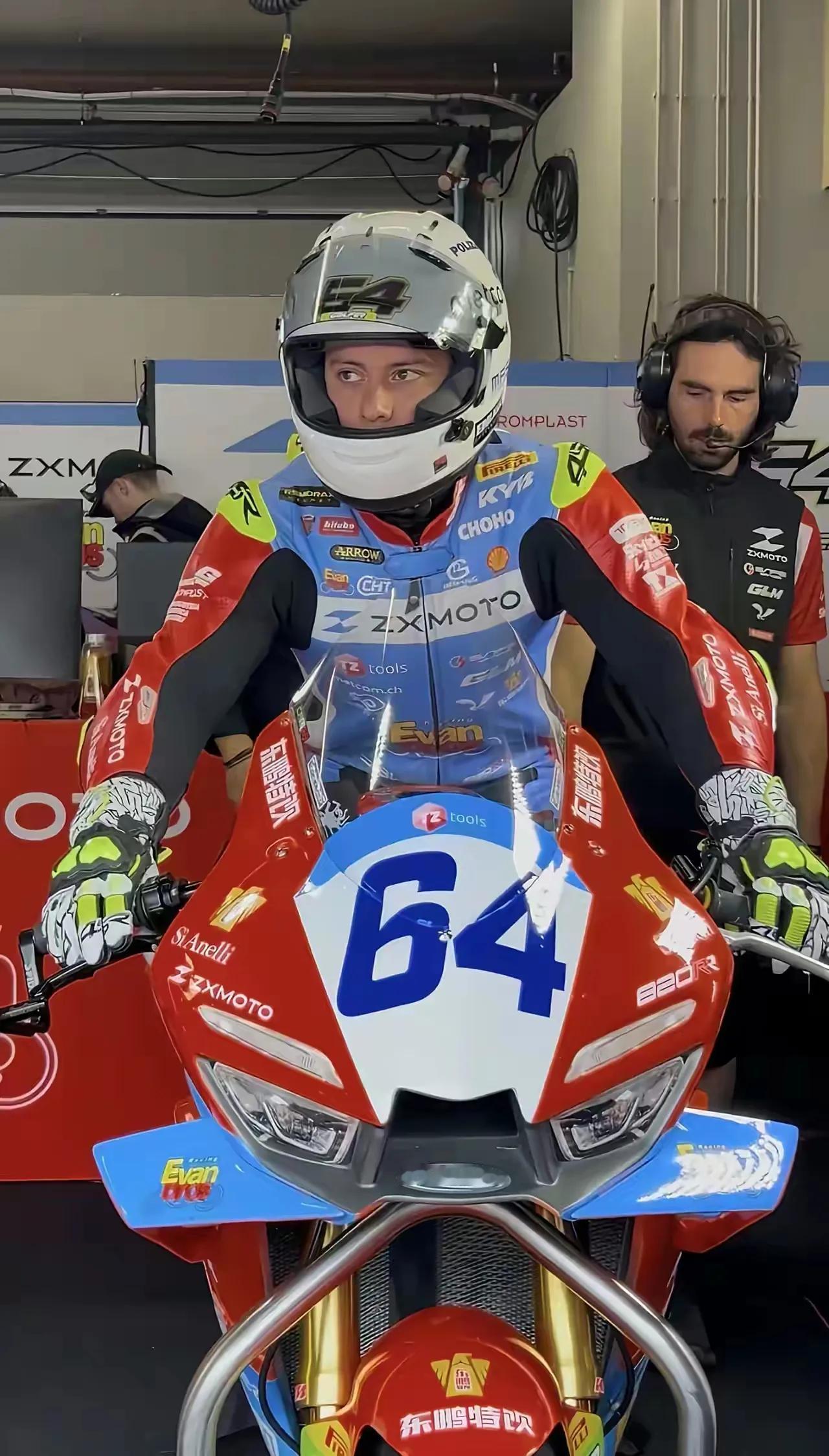 不容易，张雪机车国际赛场被针对国内机车大牌也给代理商下死命令张雪在直播里聊到