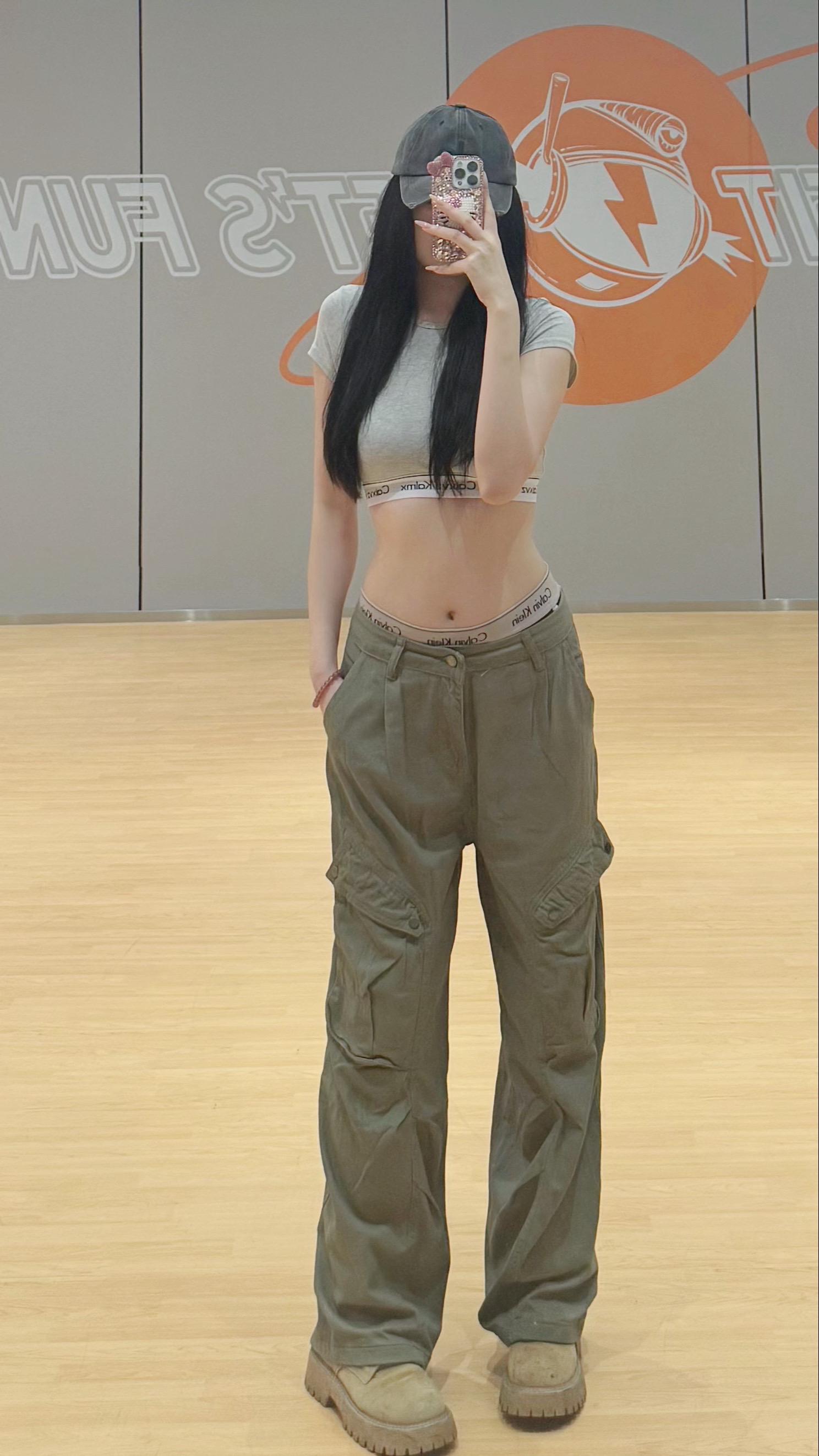 我用力去抓你的衣角