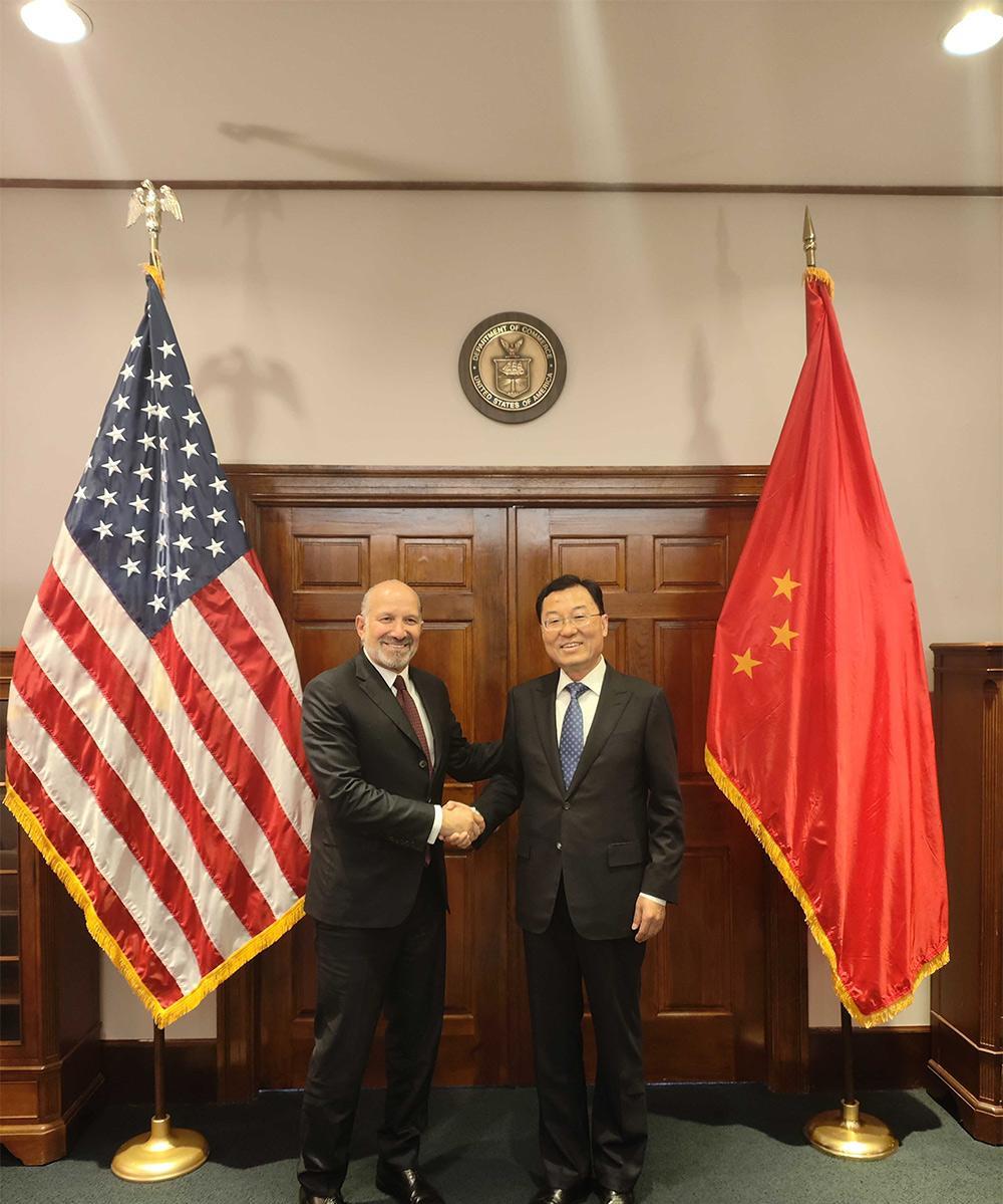 这点事都办不好？美国商务部长会见谢锋大使，为啥中国国旗挂反了？7月9日，我驻美