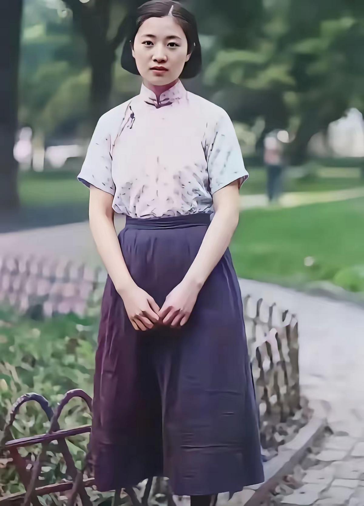 🌞杜致礼，杜聿明将军的女儿，这是她年轻时的照片，长得相当的漂亮，她是杨振宁