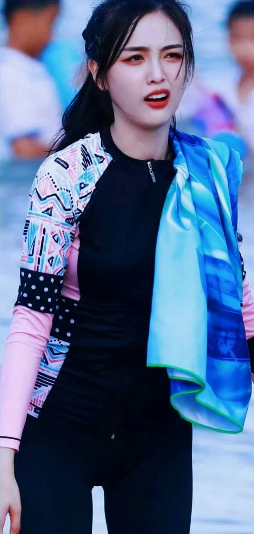 吴宣仪穿瑜伽裤也还是挺性感的