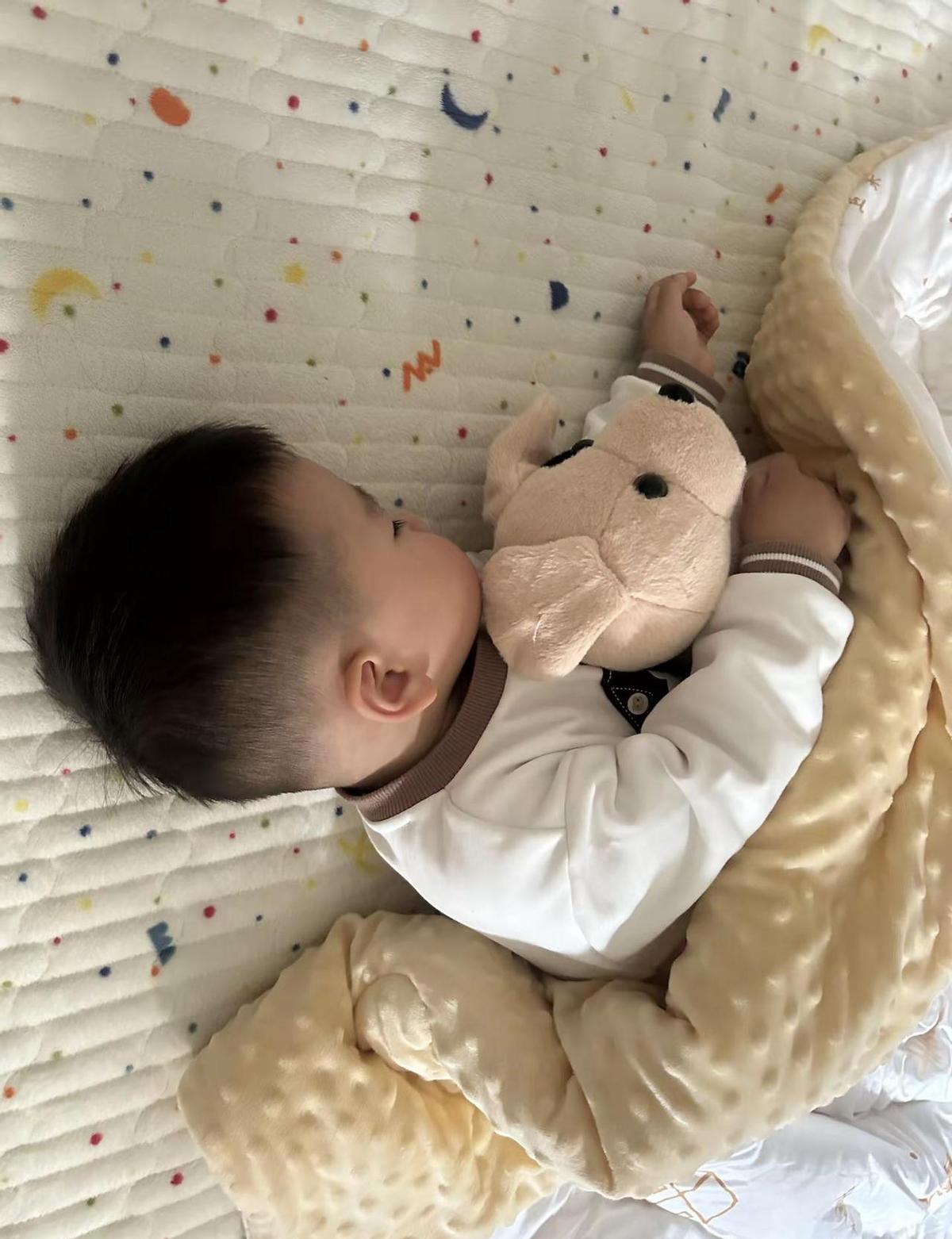 你以为你在无条件爱孩子？其实是你的大脑被“劫持”了。神经科学家扫描父母的大脑