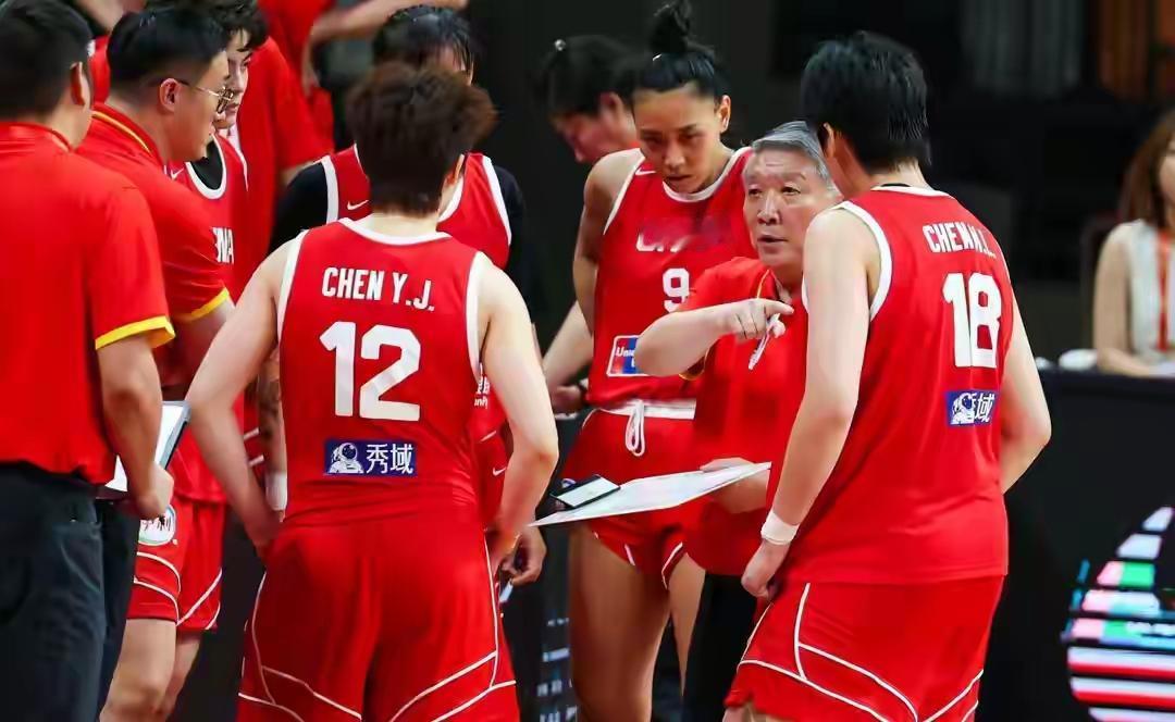 中国女篮与尼日利亚女篮第三场热身赛球员表现：优秀：杨舒予及格：邓雨婷、孙宇、