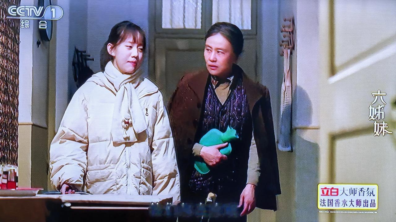 高露（何家文）的女儿顾若馨再次出场。一次是过年陪姥姥守岁，另一次是老六生病，“母