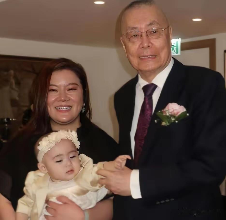 他是叶帅的女婿，78岁再次结婚，81岁妻子给他生了个女儿，84岁又给他生了个儿子