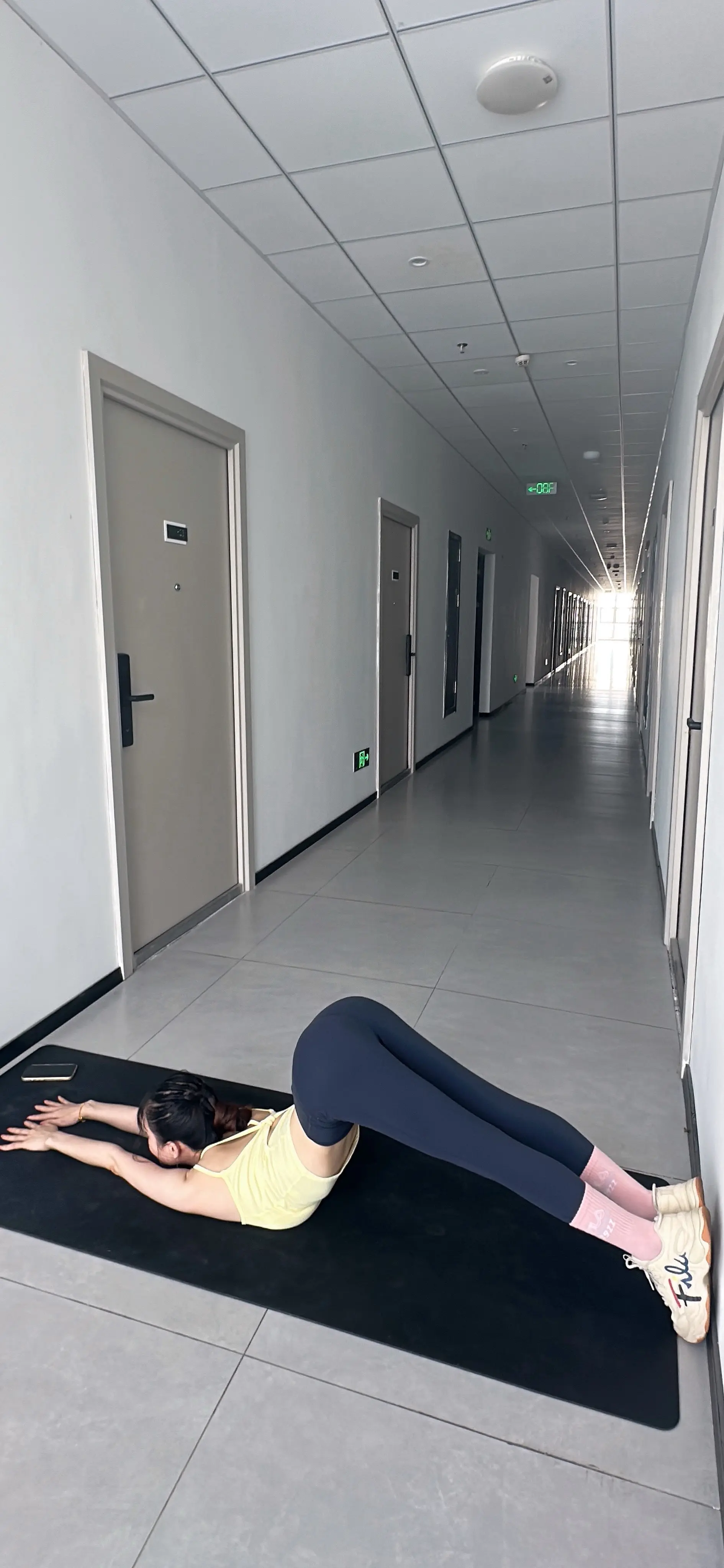 一字马拉筋 练核心平衡 开腿拉伸 柔韧度拉伸 瑜伽练腿