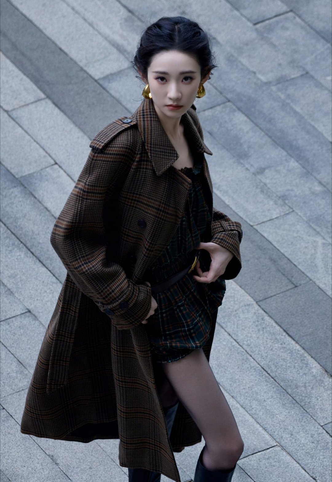 张艺凡蓝紫色的眼线耶，女神你腿长一米八​​​