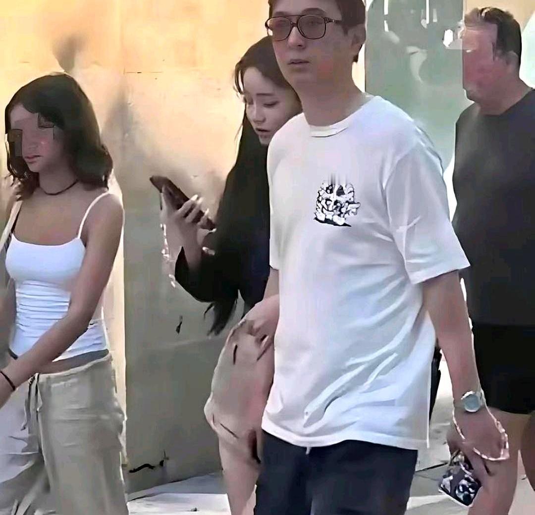 王思聪追女生这事，原来真不是“嘴甜型”，而是“出手型”。有跟他接触过的网红女生