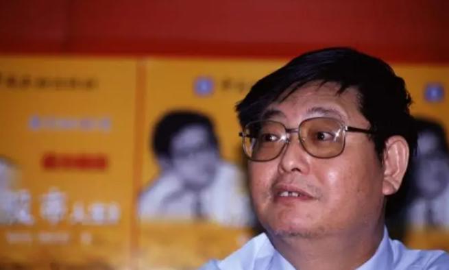 1988年4月21日，一名男子正在看报纸时，意外发现了“赚钱机会”。报纸上简短的