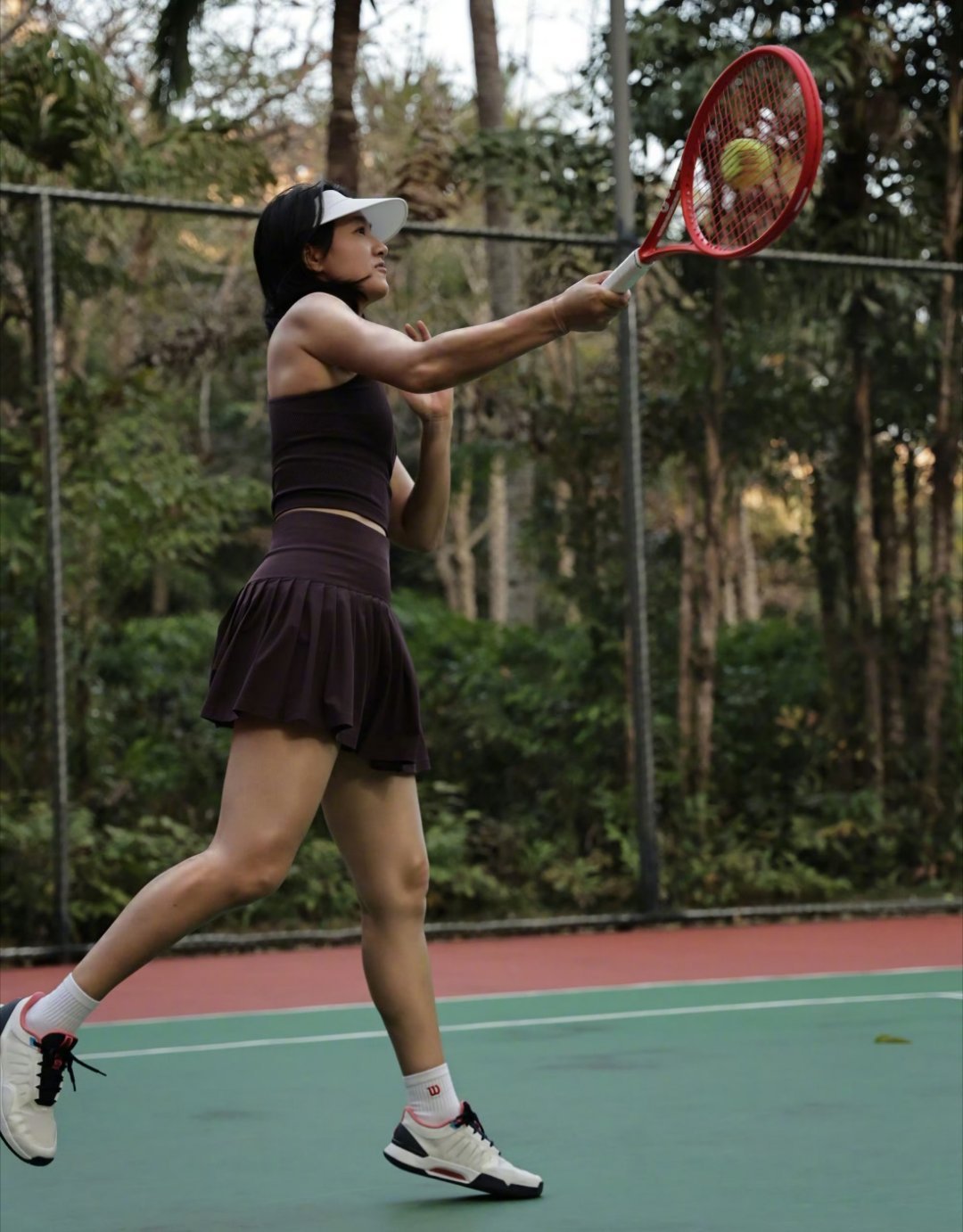 哈哈哈哈朱丹姐好可爱黑牡丹，黑玫瑰一些看着就很健康的颜色