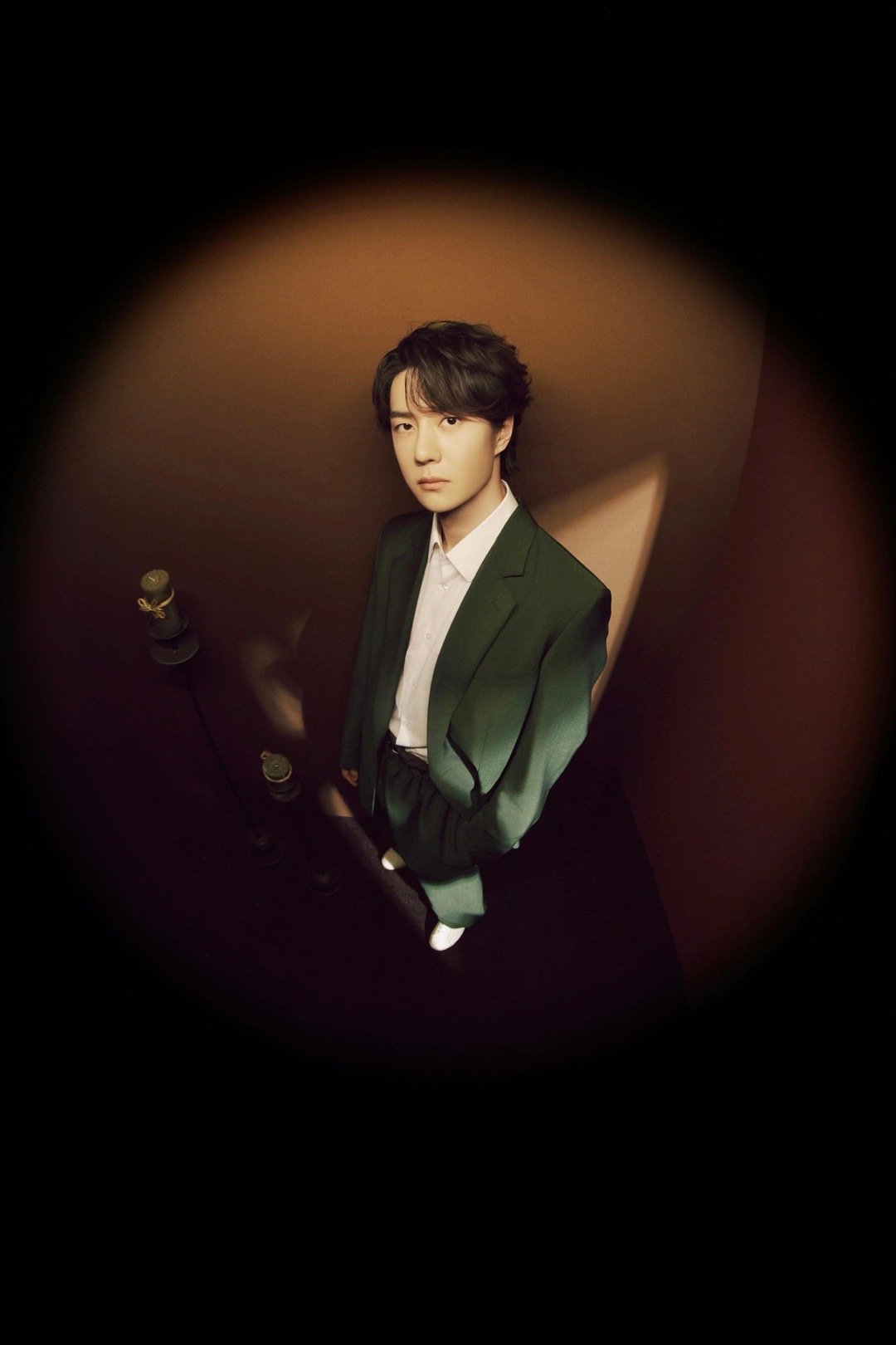 王一博今日元宵节时尚大片来了！很少看到他穿这个颜色，很高级，王一博真的能hold