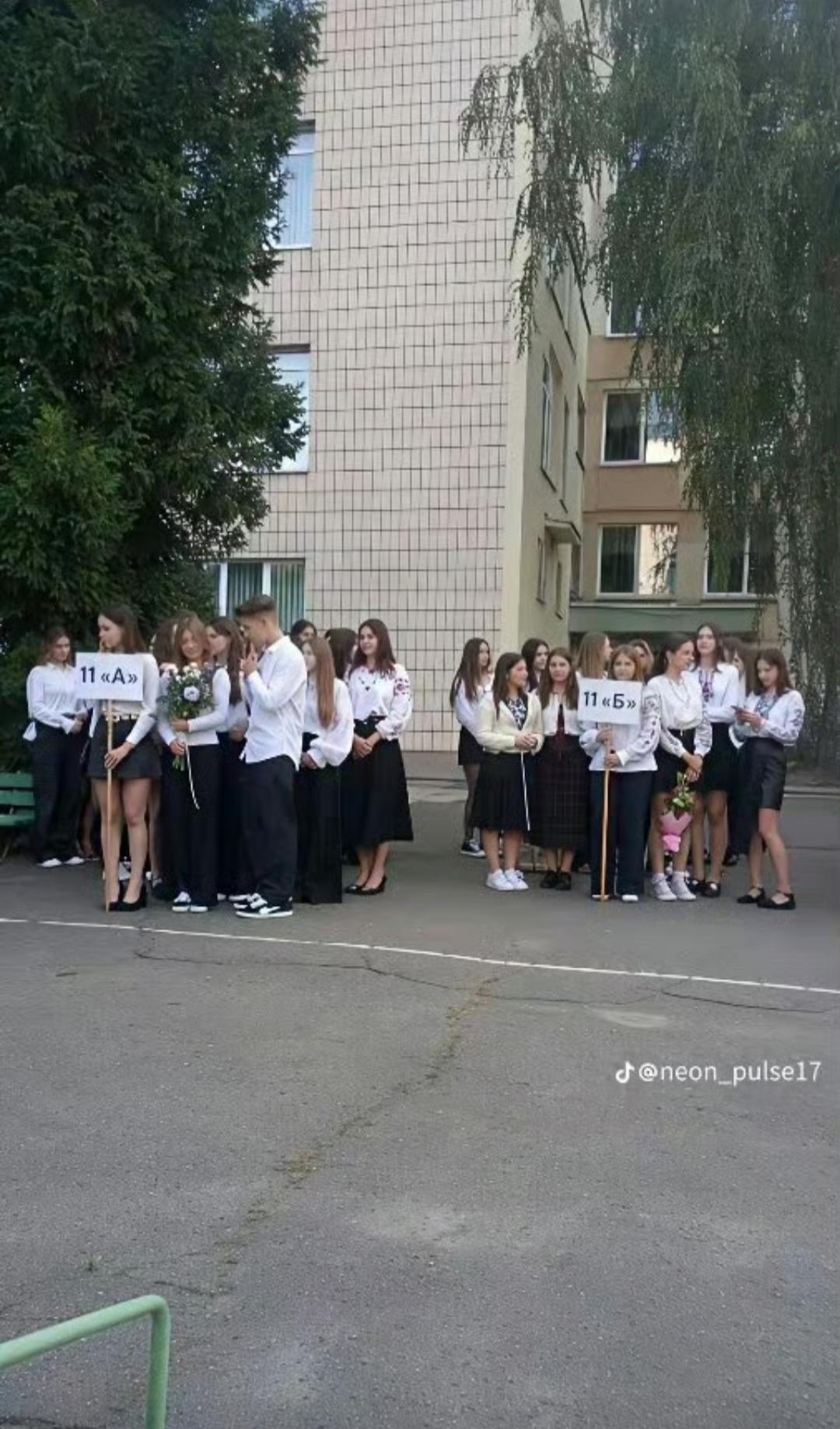 乌克兰网友发文，班级里男生都看不到了。乌克兰现在班级里的男生基本都是个位数，有