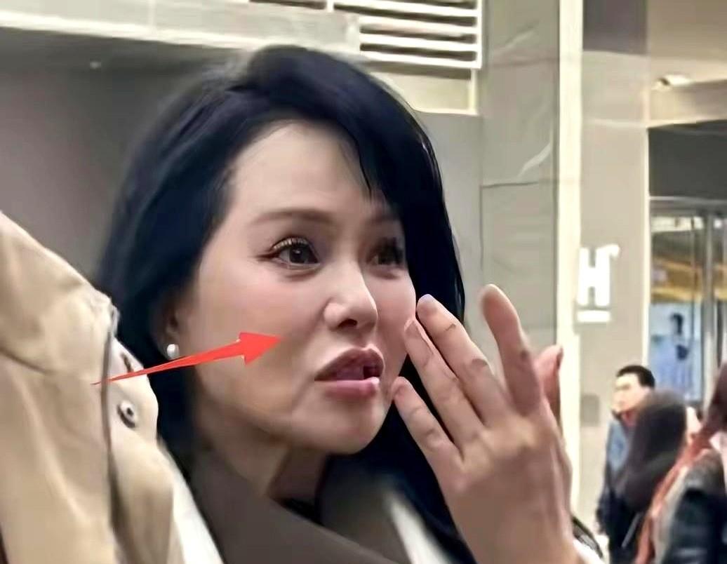 你发现没？伊能静比秦昊大十岁，脸上却一丝疲态都找不到。她的一天从精准的蔬果汁