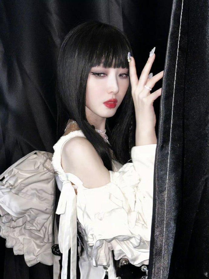 蒋梦婕蒋梦婕意难平蒋梦婕每次舞台都能带来新惊喜，完全符合女团标准，却成了