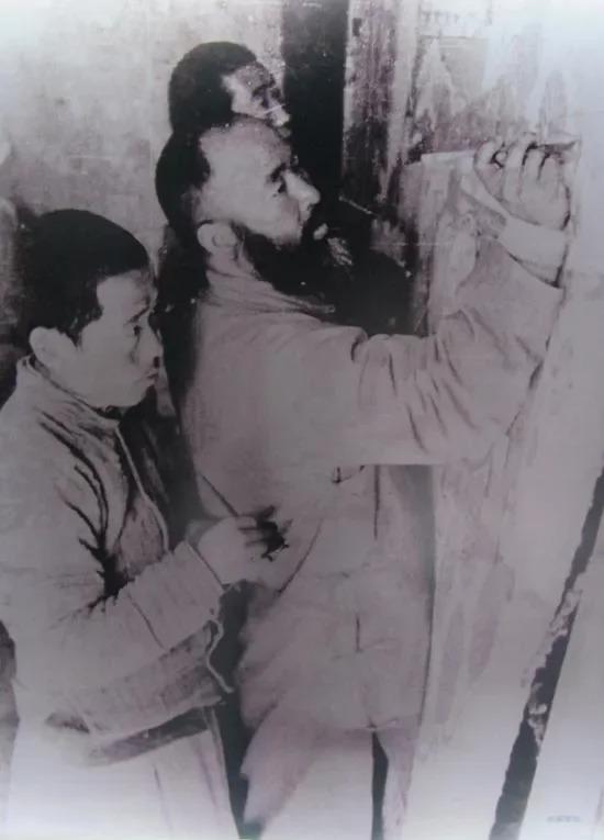 1941年，张大千耗资5000两黄金，前往敦煌临摹壁画。那时候，敦煌莫高窟盗