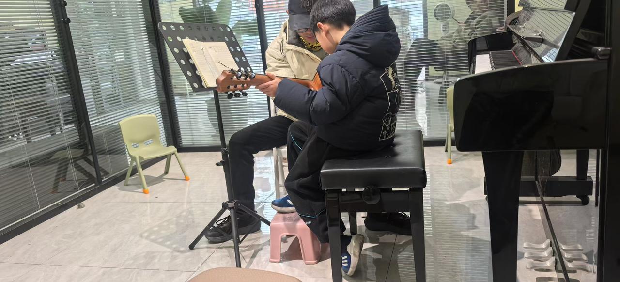 孙子放假了，我问他：放假以后是去外婆家，还是在奶奶家？他没有思考，直接回答：去外