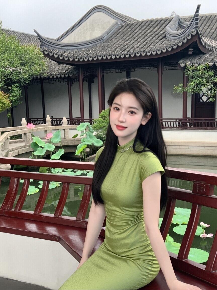 古典园林中的优雅少女
