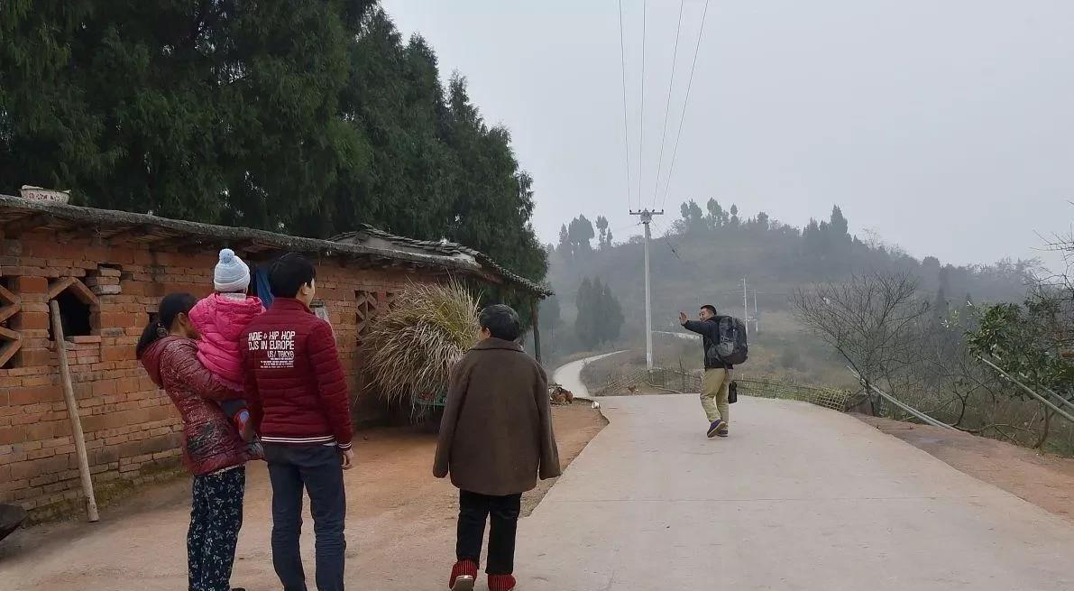 贫困户打牌喝酒不干活的，3种人马上要取消资格！村民拍手叫好！来源:故乡专栏父