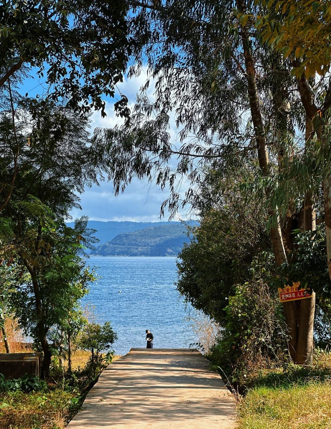 晴天☀️不需要滤镜（湾子沟村）📍地址：湾子沟村自驾云南第六天，第一站从酒店