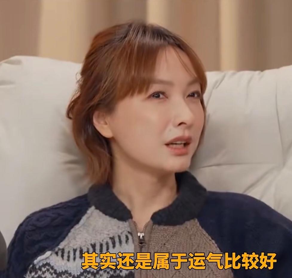 吴昕谈录制《快乐大本营》时压力大，说：“我是在差不多录了三四个月以后，我天天想走