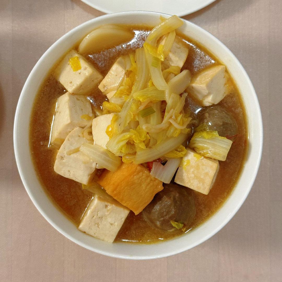 给小学生做的晚餐白菜炖豆腐➕香煎豆腐➕红薯米饭这个豆腐不好吃，一点香气都没有，强烈拔草[裂开]#酒楼