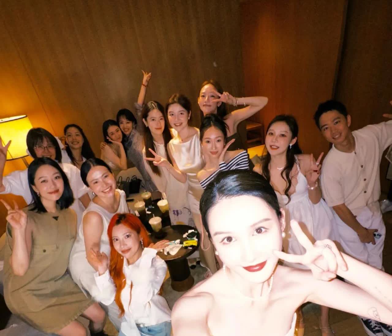 为什么00后没有同学聚会？因为同学聚会的真实目的，就是在精神上压倒男同学