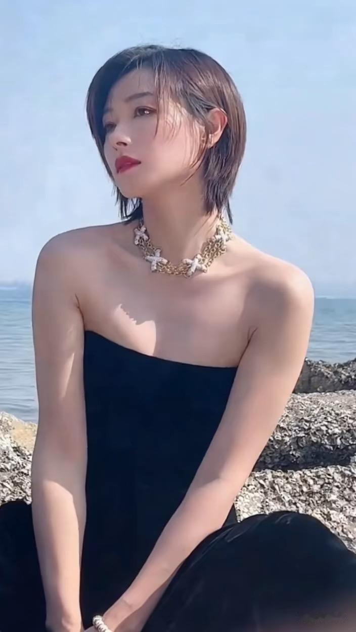 我对下联：“碧海多情万岛宁。”