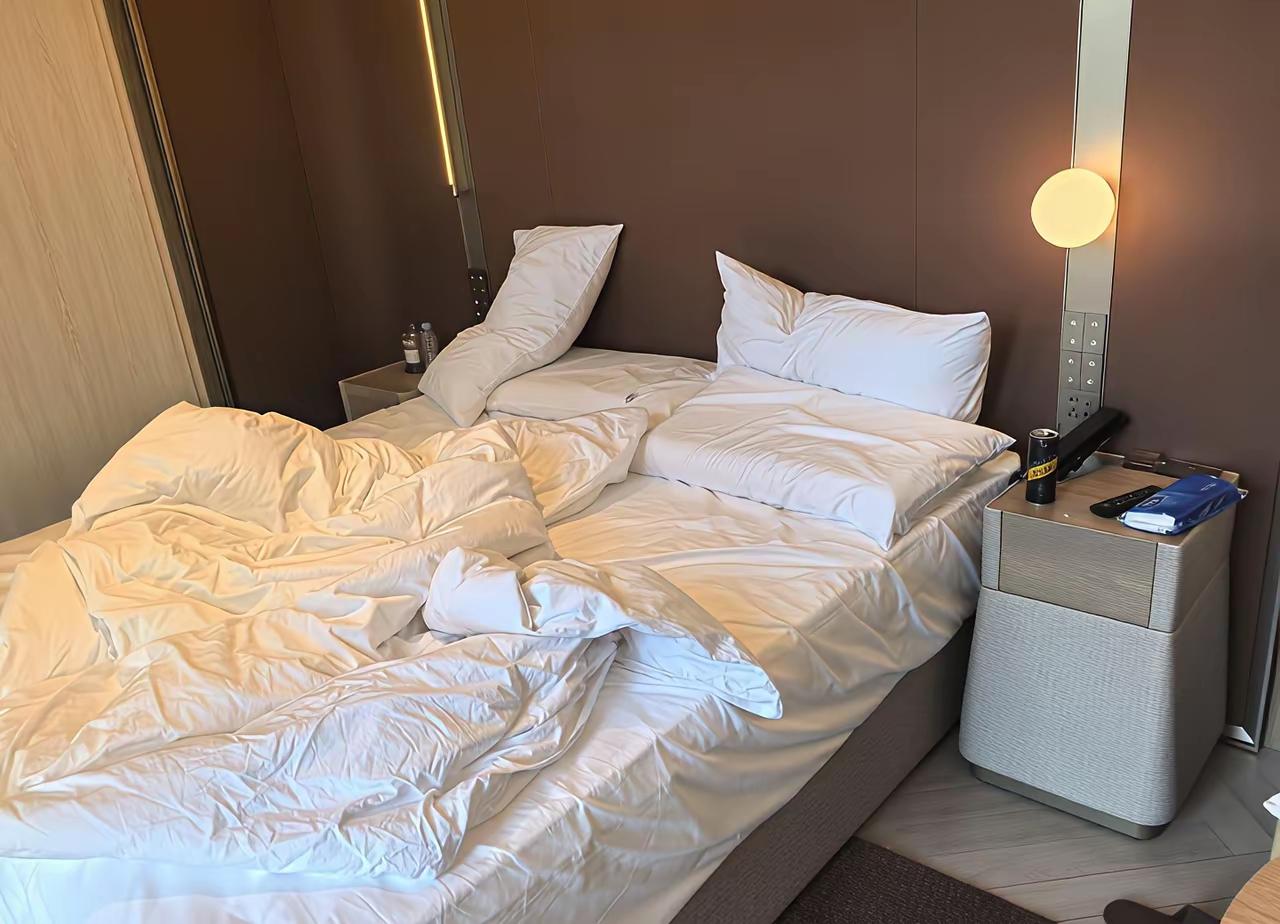 媳妇说昨天晚上自己睡的！